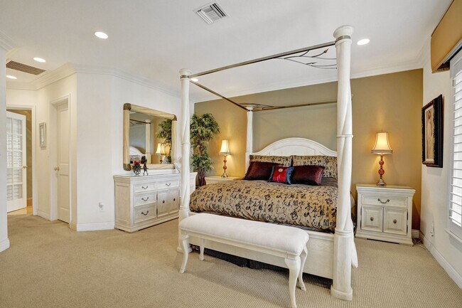 Building Photo - 7 Saranac Rd