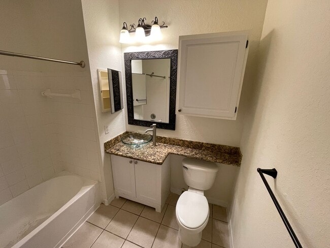 Building Photo - Water View!! 4 Bedroom/2 Bath Orlando Condo in Bella Terra!