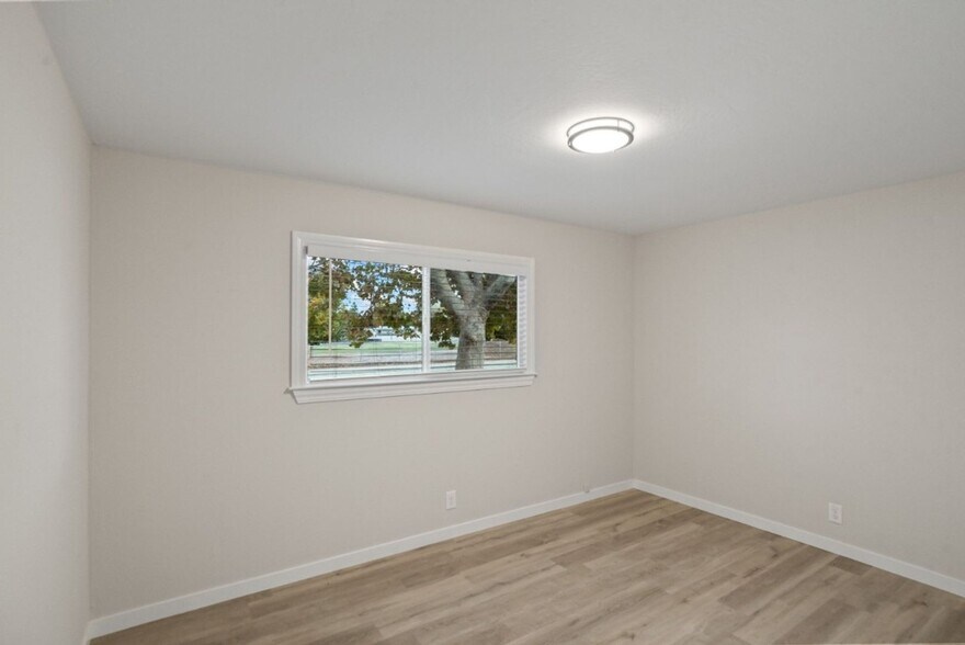 Building Photo - 692 Pomeroy Ave