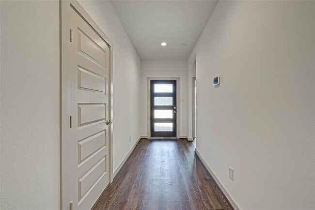 Building Photo - 28451 Hazel Trl