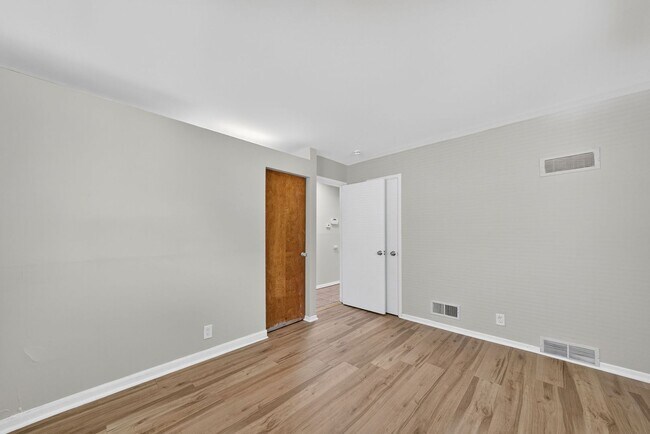 Building Photo - 10772 Spring Garden Dr