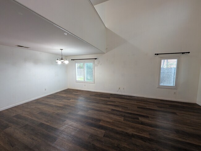 Building Photo - 3200 S Jensen Ct