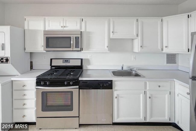 Building Photo - 3705 S George Mason Dr