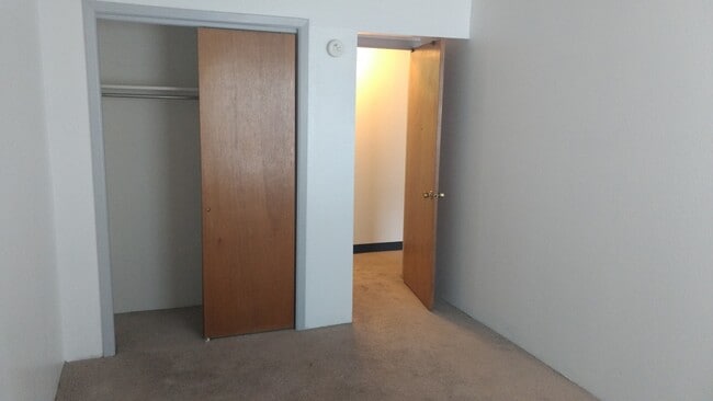 Building Photo - QUAINT 2 Bed 1 Bath Apartment in Louisville-Available April 1st