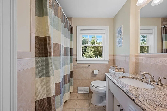 Building Photo - Welcome to the home of your dreams! This g...