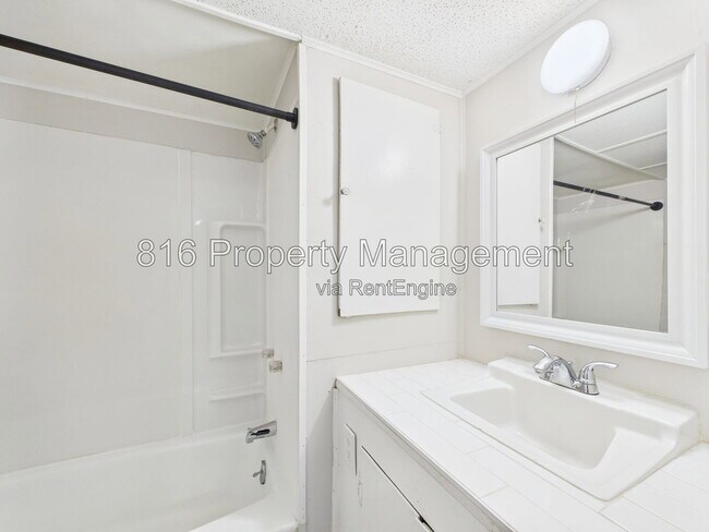 Building Photo - 126 S Village Terrace