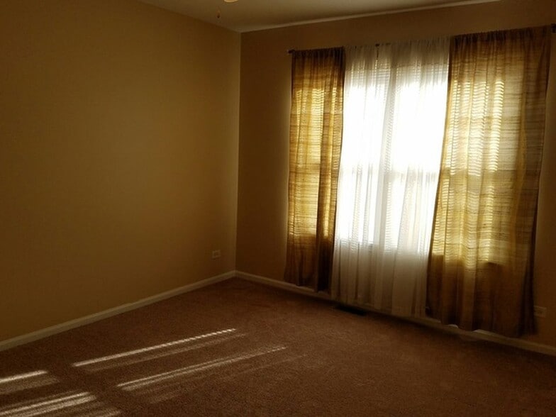 Building Photo - 2541 Hillsboro Blvd