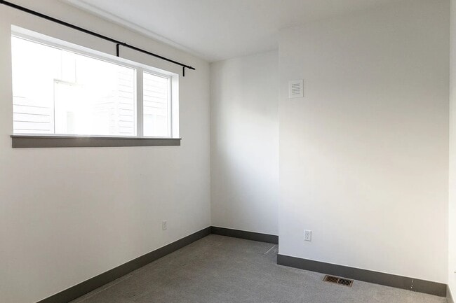 Building Photo - 3505 S Marion St