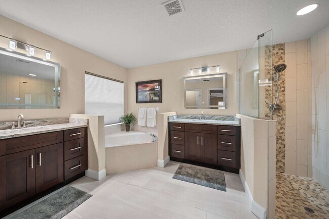 Building Photo - Luxurious Palm Coast Retreat: 4-Bed 3 Bath Pool Home