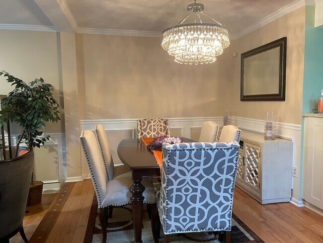 Dining area - 42 Beacon Hill Ct