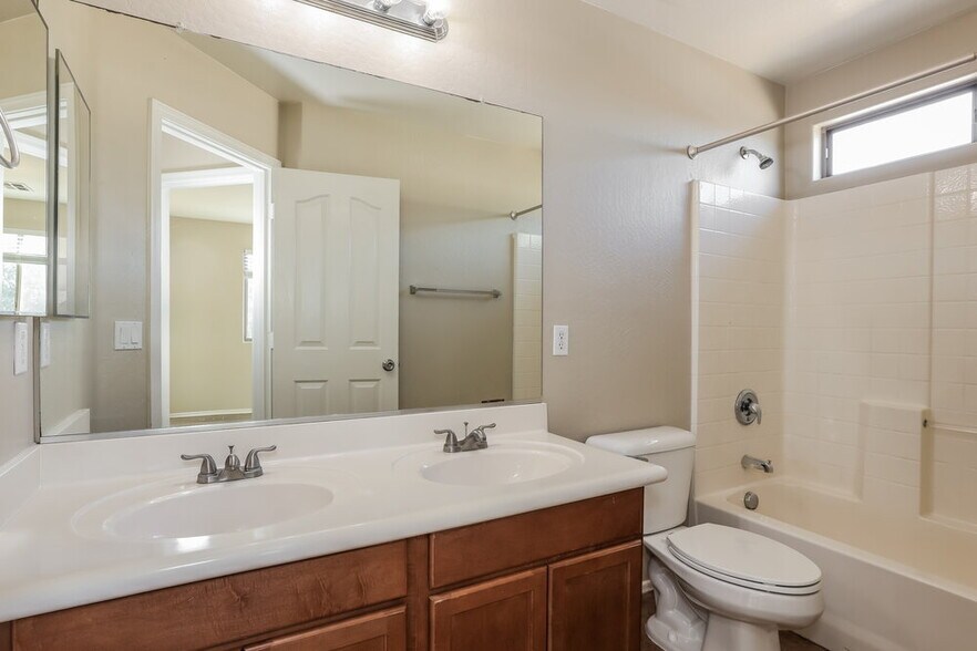 Building Photo - 960 N 168th Dr