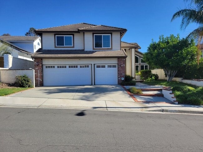 Primary Photo - Beautiful Upgraded 6 Bedroom 3 Bathroom Ho...