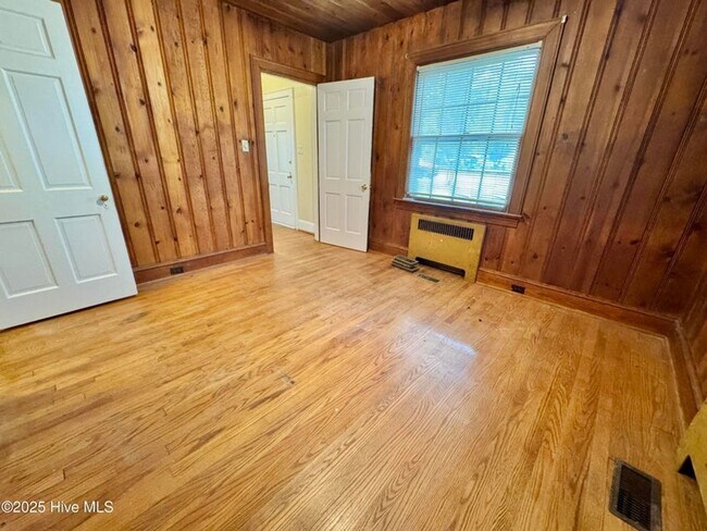 Building Photo - 306 Wilson Ave