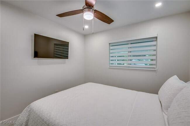 Building Photo - 5325 Mikado Ct