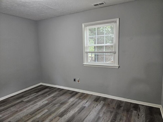 Building Photo - 6607 Amanda Cir