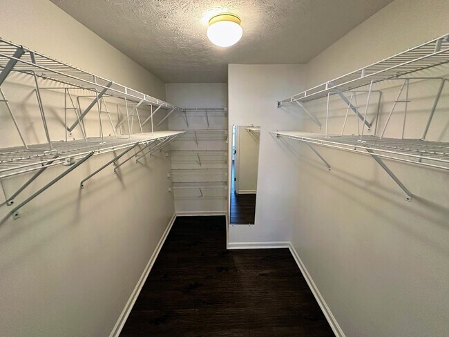 Building Photo - 3821 Landridge Dr