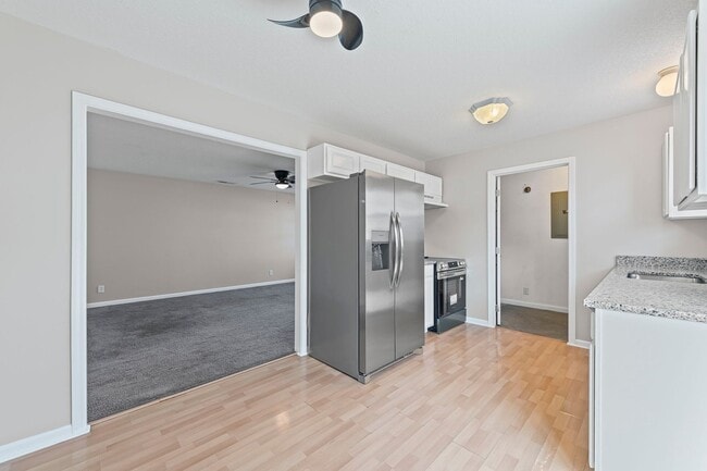 Building Photo - Cute Two Bedroom Home
