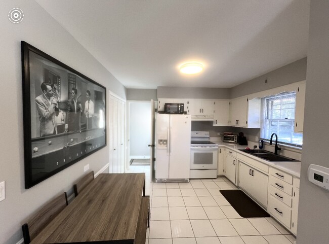 Building Photo - 104 Michigan Ave