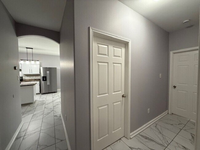 Building Photo - Las Ventanas off Highway 359!