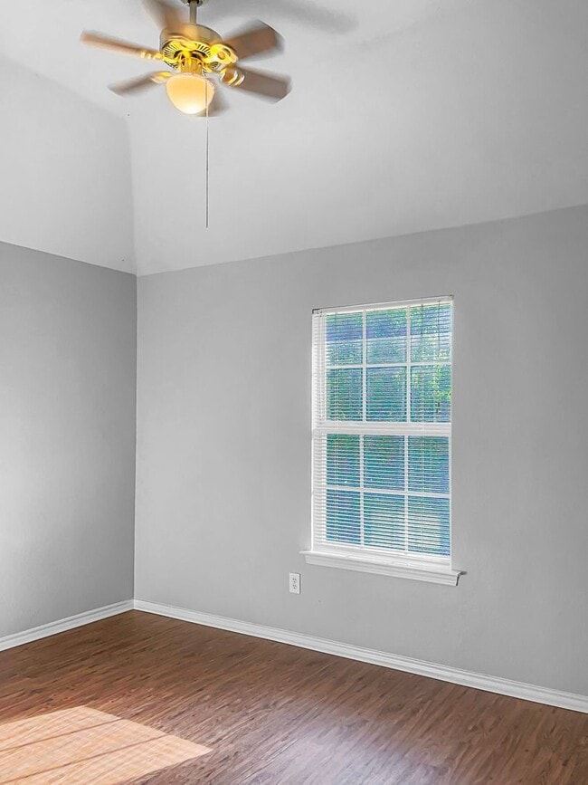 Building Photo - Beautiful 2 Story Home with Greenbelt Views!