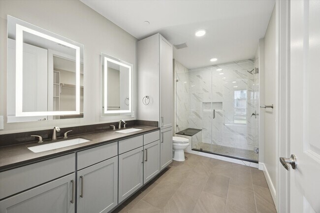 Building Photo - 9757 Katy Fwy