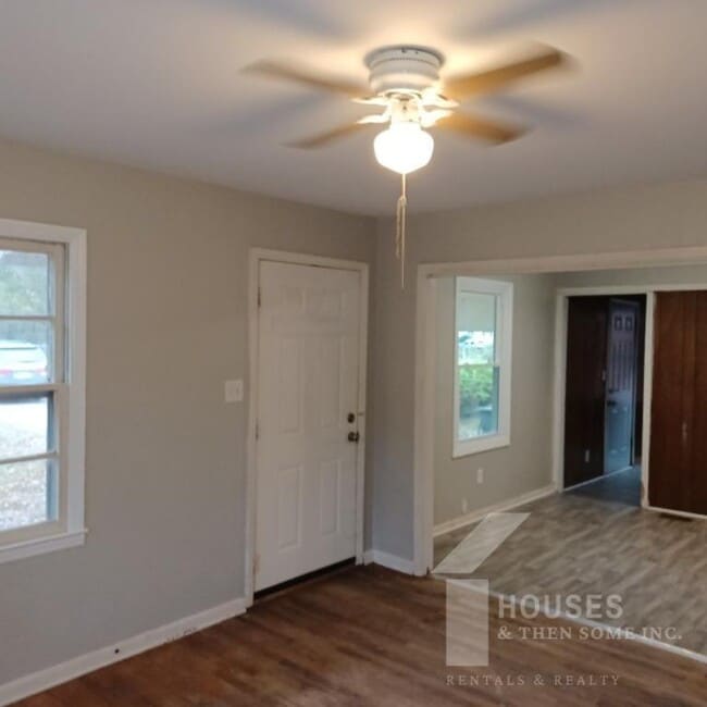 Building Photo - 714 Farley Ave