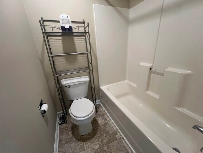 Building Photo - 4622 Greenbriar Dr