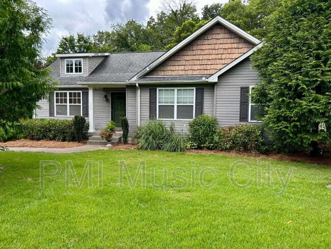 Primary Photo - 225 Hickory Dr