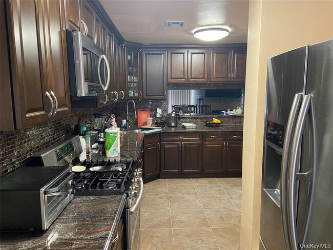 Building Photo - 52 Oakwood Ct