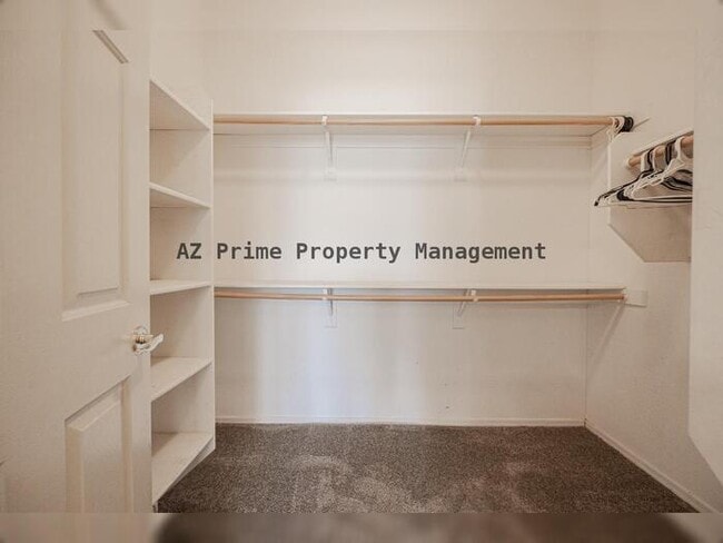 Building Photo - 2419 W Darrow St