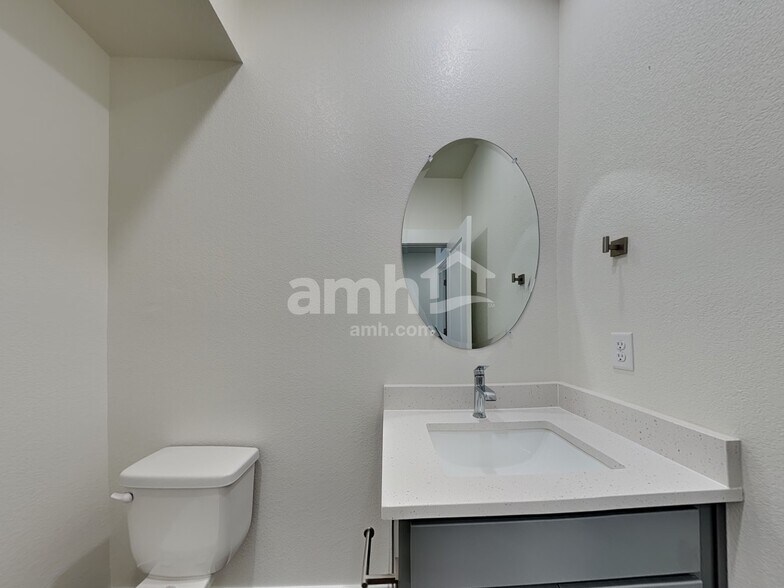 Building Photo - 7688 Mardale Ln