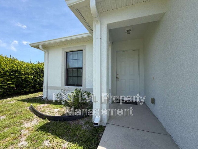 Building Photo - 842 SW 39th Terrace