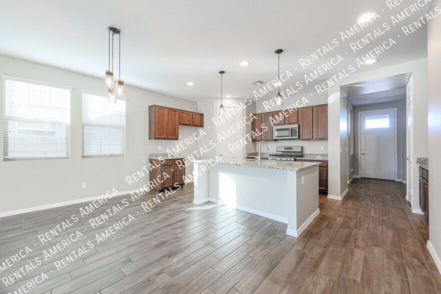 Building Photo - 3725 E Turley St