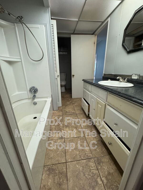 Building Photo - 534 Oak Ridge E