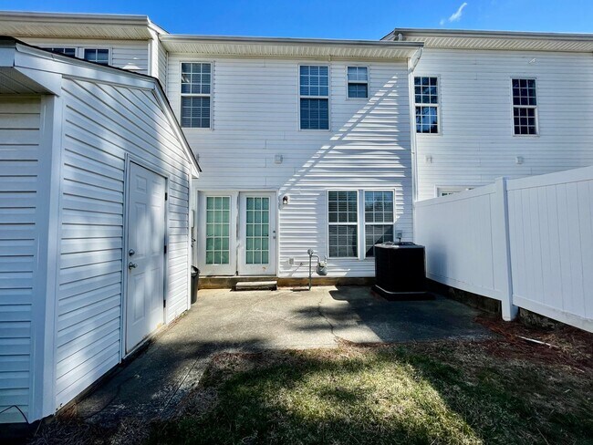 Building Photo - 5308 Jocelyn Ln