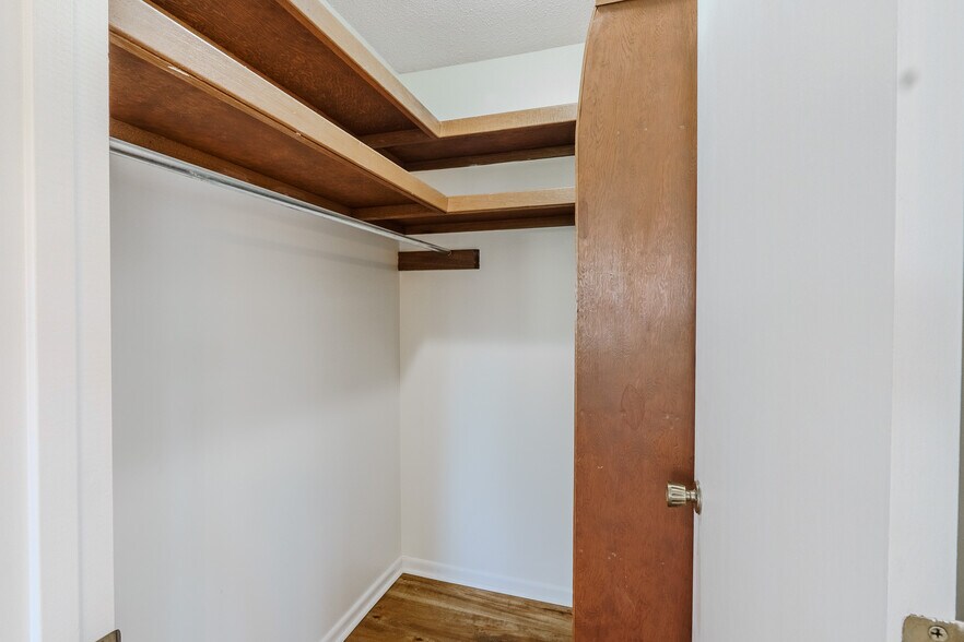 Building Photo - 218 Baltusrol Rd