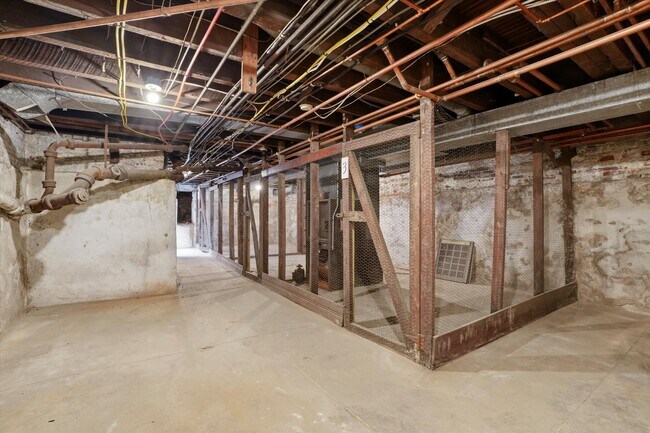 Building Photo - 112 N 11th St