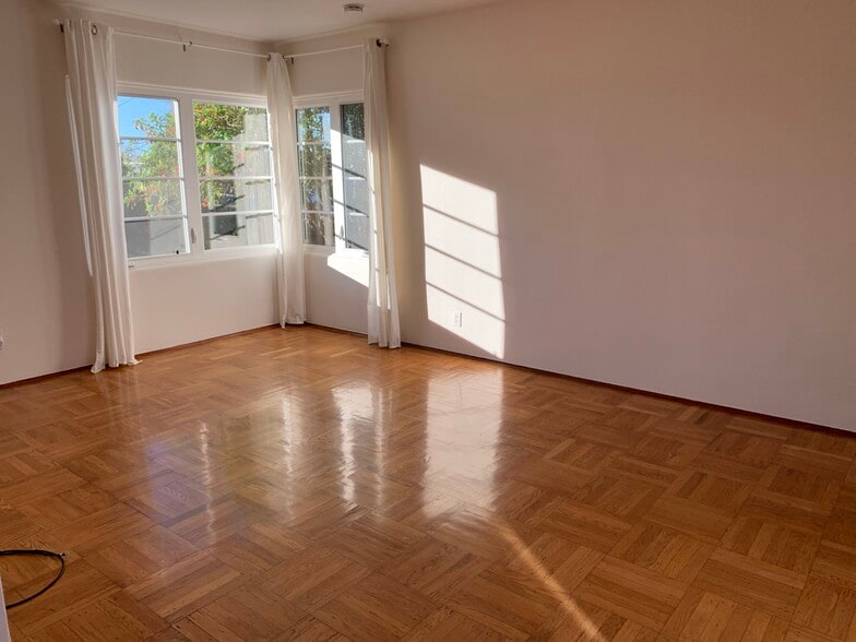 Living room - 1903 Sacramento St