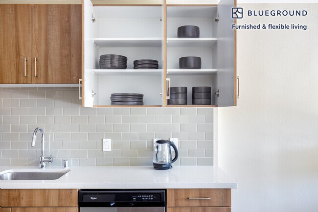 Building Photo - 13935 Tahiti Way