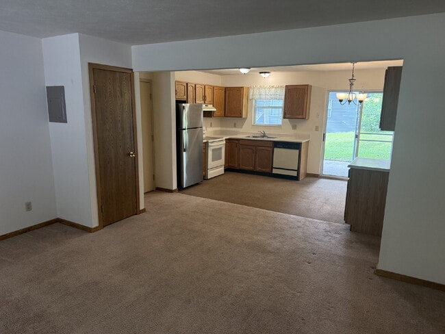 Building Photo - 2 Bedroom Apartment in Hastings – Gas and Water Included – $1,150/mo