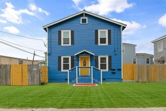 Building Photo - 909 28th St