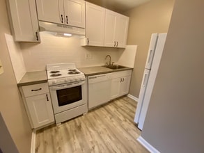 Building Photo - 1862 Beacon St