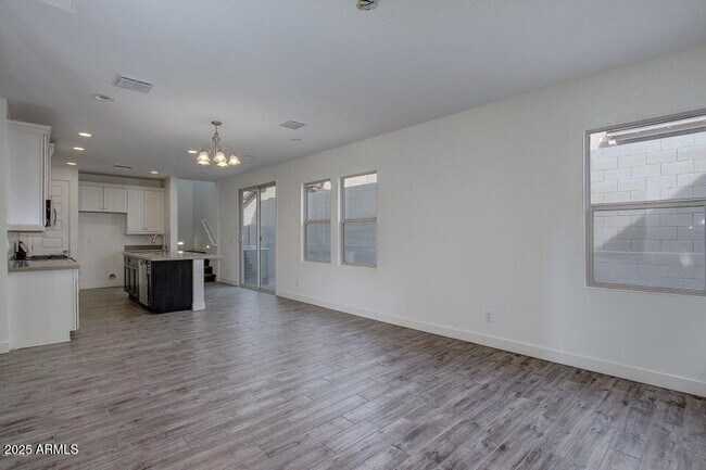 Building Photo - 4708 E Daley Ln