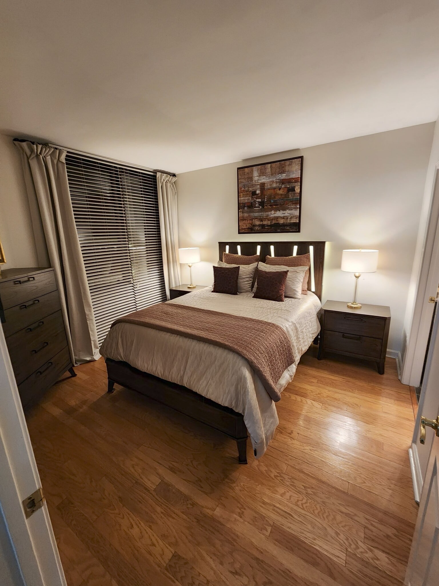 Building Photo - 3481 Lakeside Dr NE