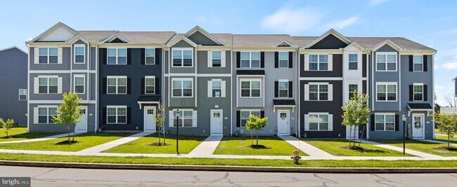 Building Photo - 37 Deatrick Dr