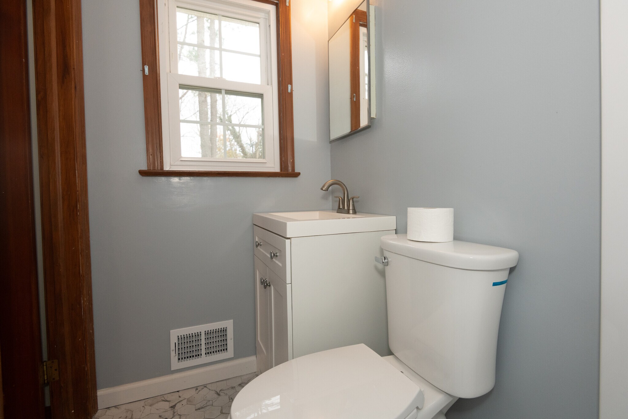 Building Photo - 561 Summit Ridge Dr
