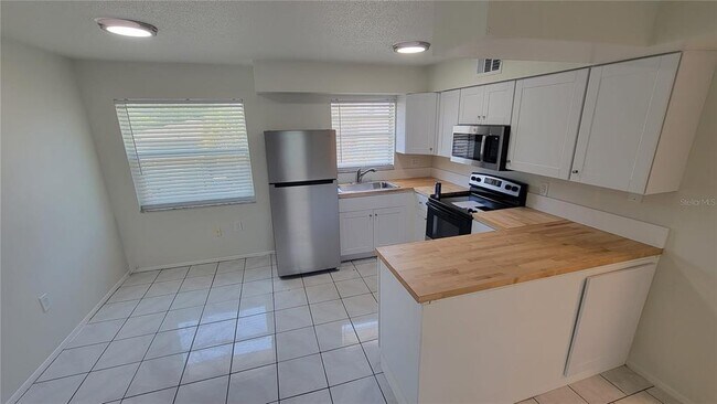 Building Photo - 308 Avanda Ct