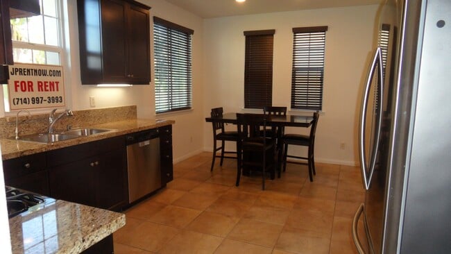 Building Photo - 3BR 2.5 BA 2 Story Home with 2 Car Garage