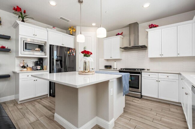 Building Photo - Copper River Canvas on the Bluffs! 4B/3BA ...