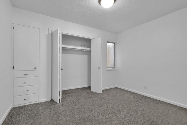 Building Photo - Wonderful newely updated downtown condo